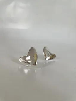 noemvri fashion label noemvri fashion label Herz Ohrstecker – Produktbild 1 von 1
