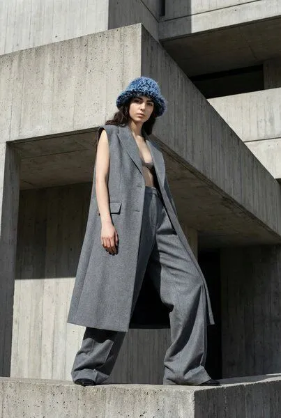 KnitToChange KnitToChange Handgehäkelter Bucket Hat aus Mohair-Mischung – Blau – Produktbild 4 von 4