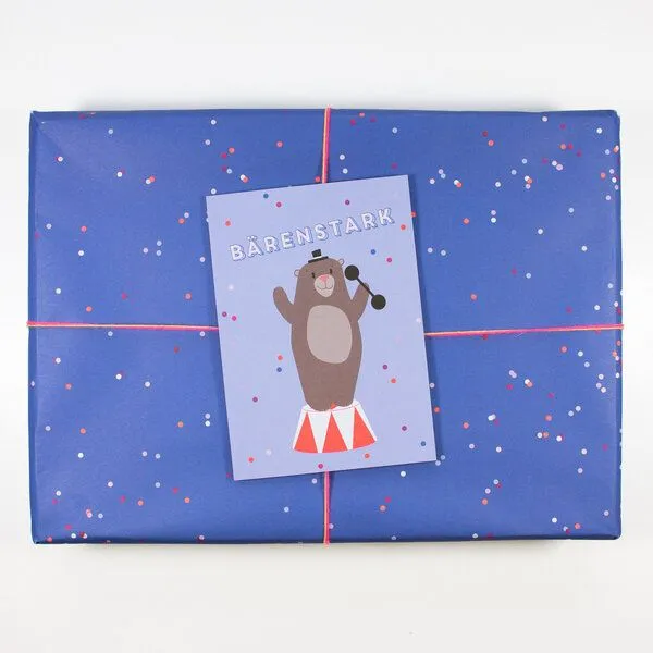 Bow & Hummingbird Bow & Hummingbird Postkarte Bärenstark – Produktbild 3 von 3