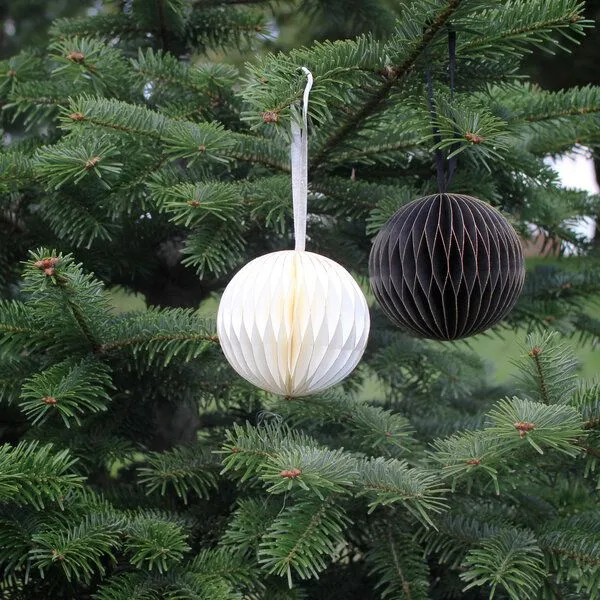 Mitienda Shop Mitienda Shop Fensterdeko/ Christbaumschmuck aus Papier Kugel Honeycomb, Schwarz, – Produktbild 4 von 4