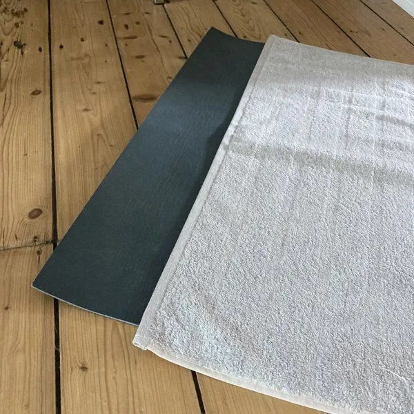 mio eco mio eco Hochwertiges Yoga Handtuch aus Retoure-Handtüchern zero waste – Produktbild 1 von 4