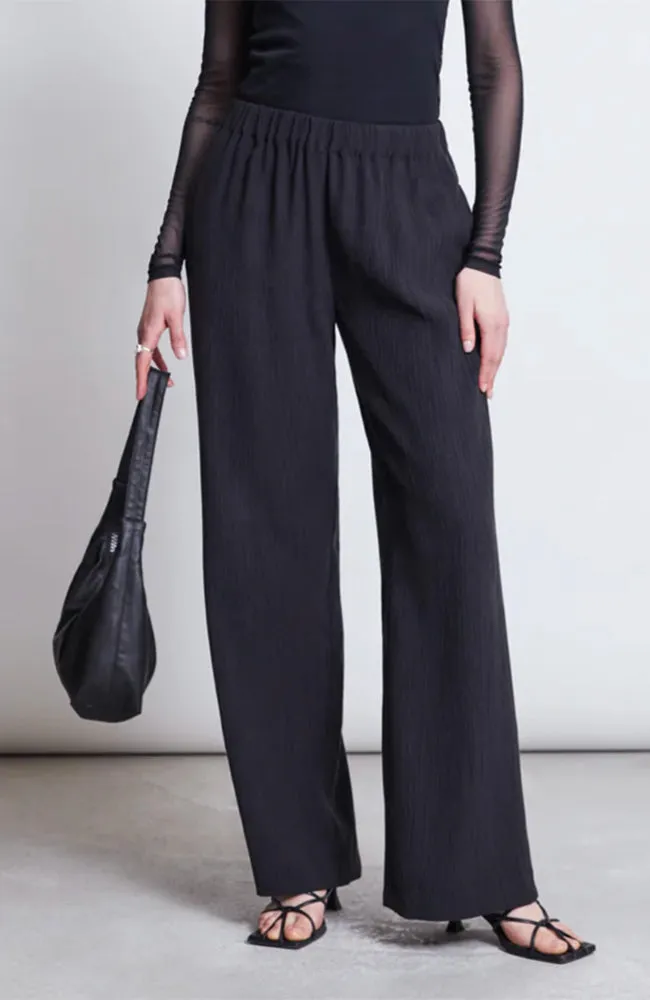 JAN N JUNE JAN 'N JUNE Damen vegan Hose Hava Crinkle Schwarz, Schwarz, – Produktbild 1 von 2