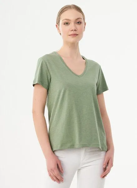 ORGANICATION ORGANICATION Damen Basic T-Shirt aus Bio-Baumwolle mit V-Ausschnitt, Fern green, – Produktbild 1 von 4
