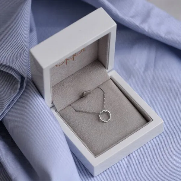 Eppi Eppi Goldener Karma-Anhänger mit Diamanten Heidi, Weiss, – Produktbild 3 von 3