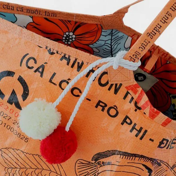 REFISHED fair fashion REFISHED fair fashion Tasche 'SOULMATE COTTON' Limitierte Edition! - upcycelte Fischfuttersäcke, #fish orange/#cotton poppy, – Produktbild 3 von 5