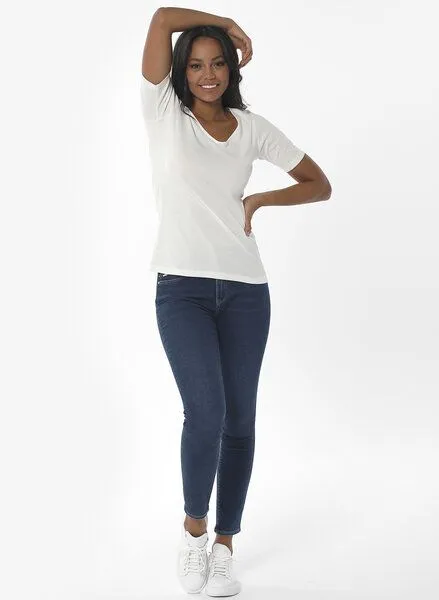 ORGANICATION ORGANICATION Geripptes T-Shirt aus Bio-Baumwolle mit V-Ausschnitt, Weiß(off white), – Produktbild 2 von 4