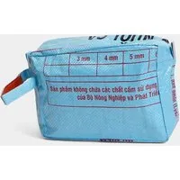 REFISHED fair fashion REFISHED fair fashion Necessaire 'WASH ME' - upcycelte Fischfuttersäcke, #fish hellblau, – Produktbild 1 von 1