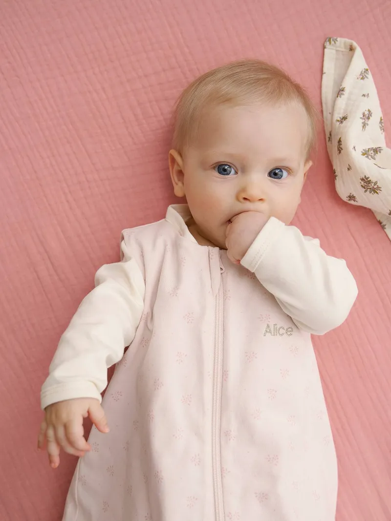 Vertbaudet Baby Sommerschlafsack BALI ärmellos TOG 1 personalisierbar BASIC, Rosa bedruckt, – Produktbild 1 von 3