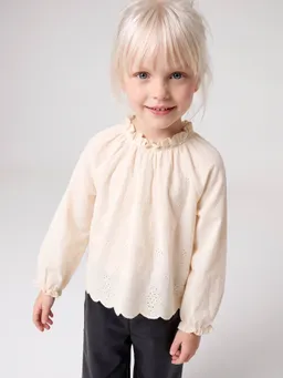 Vertbaudet Blusenshirt mit Lochstickerei und Volants Mädchen – Produktbild 1 von 1