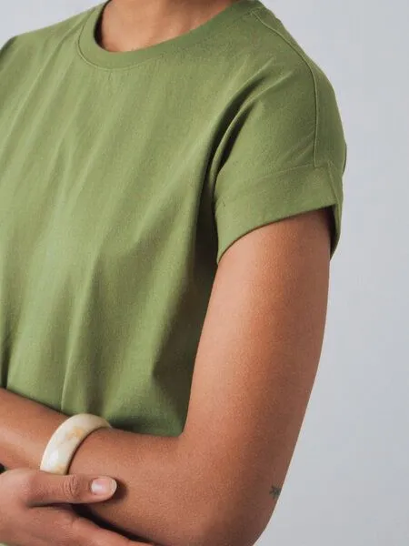 Honest Basics Honest Basics Damen Flügelärmeln T-Shirt aus Bio- und recycelter Baumwolle, Oliv, – Produktbild 4 von 4