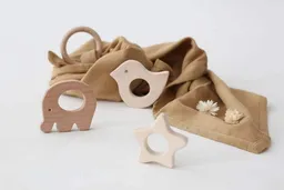 NoniKids Berlin Schnuffeltuch Musselin Holz *Greifling* 10 Farben | Bio Baumwolle | NoniKids Berlin – Produktbild 1 von 1