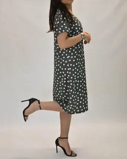 Aatise Aatise Shift-Kleid kurzarm Zelda aus 100% EcoVero roter Blumendruck – Produktbild 1 von 1