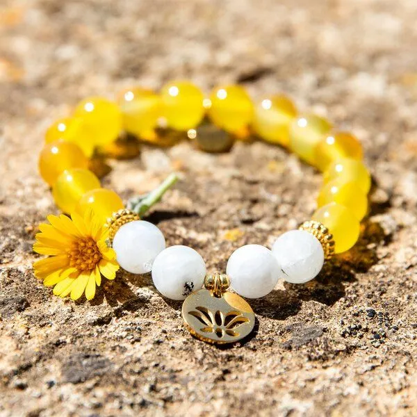 Divasya Divasya Armband "Golden Lotus" aus echten Natursteinen bzw. Halbedelsteinen, Gelb, – Produktbild 2 von 4