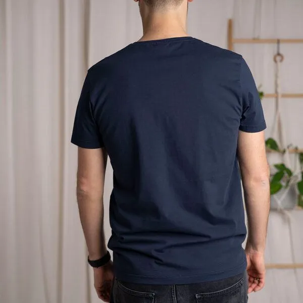 Vresh Clothing Vresh Clothing Vilip - Classic Fit T-Shirt mit Brusttasche aus Biobaumwolle, Navy/beige, – Produktbild 2 von 4