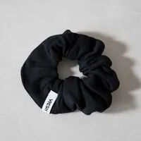 Vresh Clothing Vresh Clothing Ava - Scrunchie aus Biobaumwolle, Schwarz, – Produktbild 1 von 1