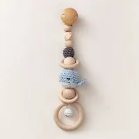 NoniKids Berlin NoniKids Berlin Rasselclip Holz *Glocke Wal* 6 Farben I Bio Baumwollgarn – Produktbild 1 von 1