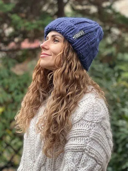 PANAPUFA PANAPUFA Handgestrickte Chunky Beanie – 100 % Merinowolle, Graphit grau, – Produktbild 2 von 6