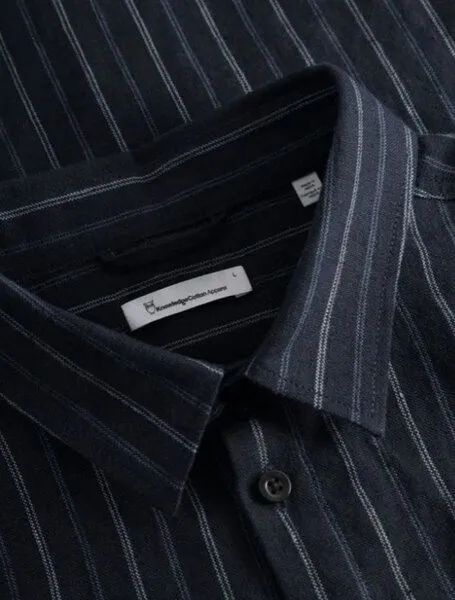 KnowledgeCotton Apparel KnowledgeCotton Apparel Leinenhemd - Long sleeve striped linen custom fit shirt - aus Bio-Leinen - mit Kragen, Stripe -navy, – Produktbild 4 von 4
