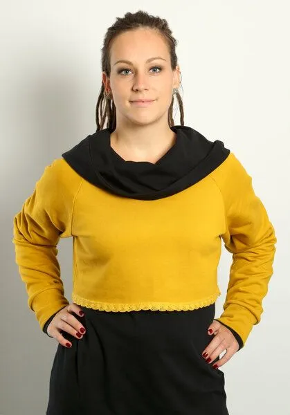 Die rote Zora Die rote Zora Damen Kurzsweater aus Bio-Baumwolle, Indian summer (gelb), – Produktbild 1 von 4