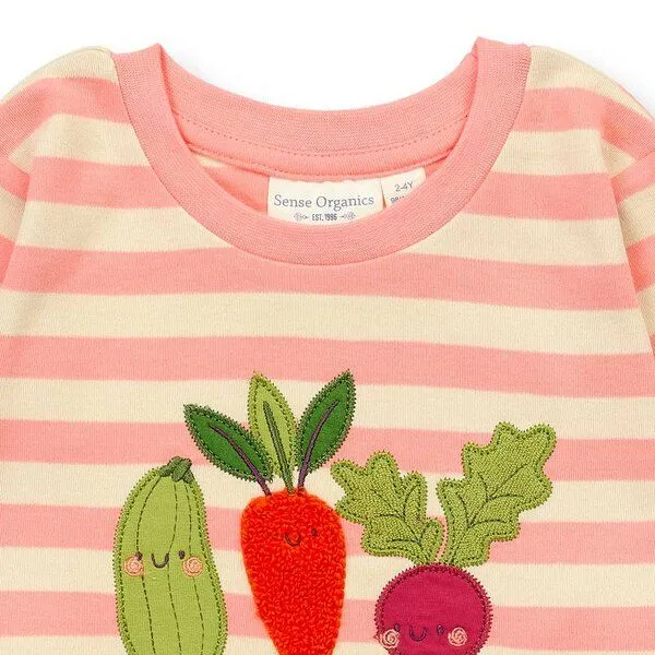 Sense Organics Sense Organics Kinder Schlafanzug, Modell LONG JOHN, Korallenrosa-weß geringelt mit gemüse-applikation, – Produktbild 3 von 4