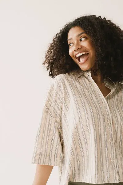 TIRALAHILACHA TIRALAHILACHA Hallow Tencel oversized trace print shirt, Gelb, – Produktbild 3 von 4