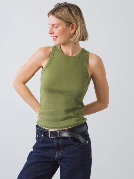 Honest Basics Honest Basics Damen Geripptes Racer-Top aus Bio- und recycelter Baumwolle, Oliv, – Produktbild 2 von 4