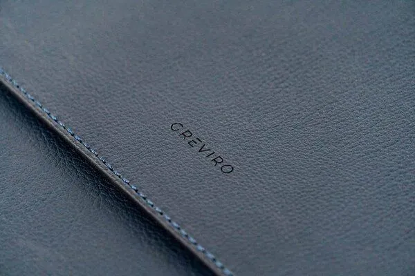 GREVIRO GREVIRO Tablet Tasche aus Kaktusleder (vegan) - für iPad Pro / iPad Air / Surface / Galaxy Tab, Blau genarbt, – Produktbild 3 von 4