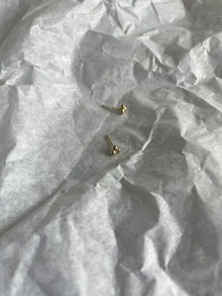 noemvri fashion label noemvri fashion label Meggi Kugelohrstecker, Gold, – Produktbild 3 von 4