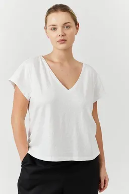 The Slow Label The Slow Label Bio-Leinen T-Shirt mit V-Ausschnitt – Produktbild 1 von 1