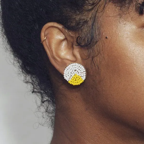 Swahili Coast Swahili Coast Ohrstecker - CIRCLE WEDGE DOTS - Perlenohrstecker, Gelb, – Produktbild 2 von 4
