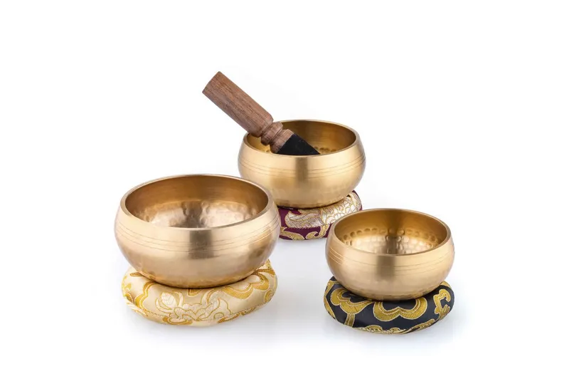 naturling naturling Klangschalen Messing 3er Set mit Klöppel und Kissen – Produktbild 6 von 7