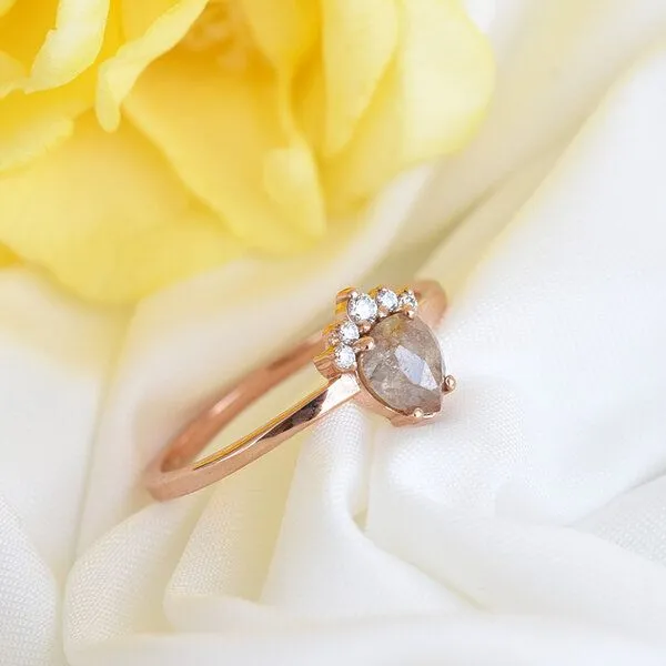 Eppi Eppi Perfekter Verlobungsring mit einem hellrosa Diamanten Zita, Gelb, – Produktbild 2 von 4