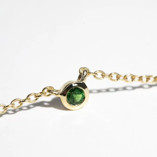 Eppi Eppi Silberne minimalistische Kette mit einem Tsavorit Granat Glosie, Weiss, – Produktbild 2 von 4