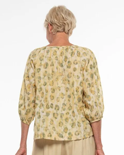 Alma & Lovis Alma & Lovis Stylische Sommerbluse aus feinster Bio-Baumwolle | Batist Print Raglanbluse, Pomelo (gelb), – Produktbild 4 von 4