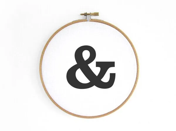 renna deluxe renna deluxe Ampersand im Stickrahmen – Produktbild 1 von 2