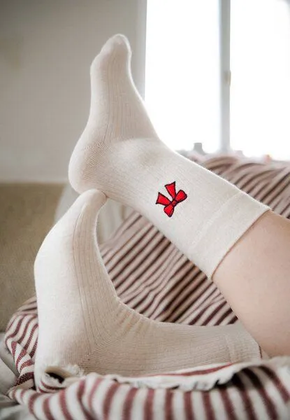 MELA MELA Gerippte Socken Stickerei 1 Paar aus 100% Bio-Baumwolle, Cream melange / bow, – Produktbild 4 von 4