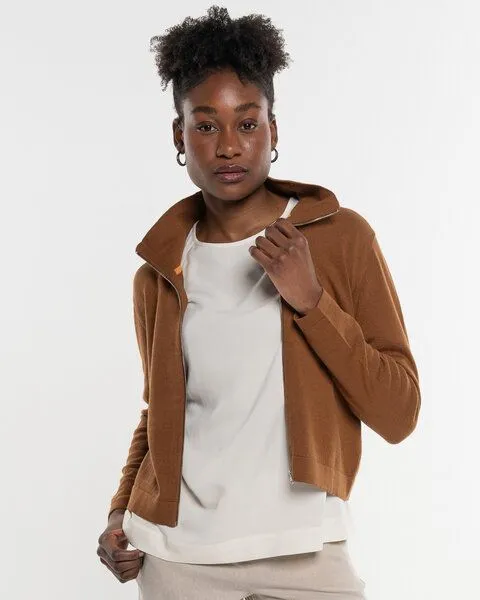 Alma & Lovis Alma & Lovis Legere Zip-Jacke aus softem Bio-Baumwoll-/Woll-Mix | Cot-Wool Kurzjacke, Cinnamon (hellbraun), – Produktbild 1 von 4