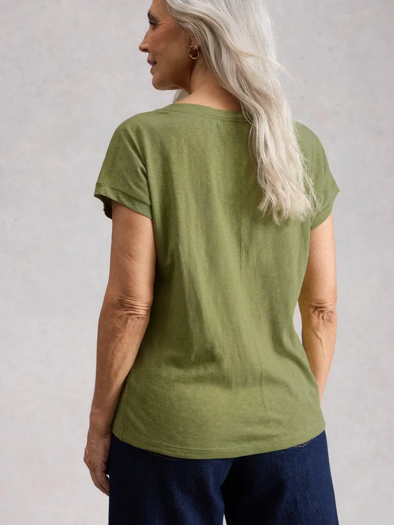 White Stuff T-Shirt Nelly mit Keilausschnitt - 44, Leuchtend grün, – Produktbild 4 von 4