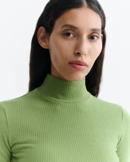 thinking mu Thinking MU Damen vegan Top Von Aine Gerippter Rollkragenpullover, Grün – Produktbild 1 von 1