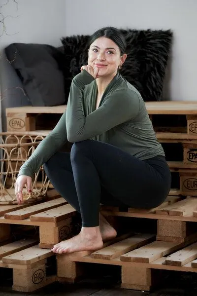 YogiLiebe YogiLiebe Wickelbluse „Lakshmi“ aus TENCEL Modal – handgenäht in Deutschland, Sage, – Produktbild 4 von 4