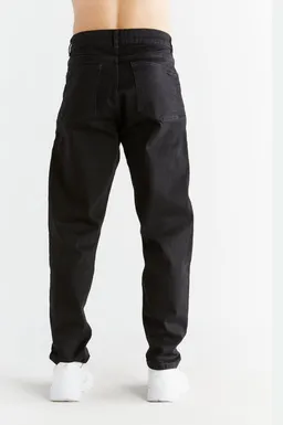 Evermind Evermind Herren vegan Jeans Karotte Fit Coal Schwarz – Produktbild 1 von 1