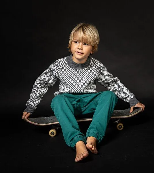 Sense Organics & friends in cooperation with GARY MASH Sense Organics & friends in cooperation with GARY MASH Bio Kinderpulli mit Rautenmuster, Grau, – Produktbild 3 von 3