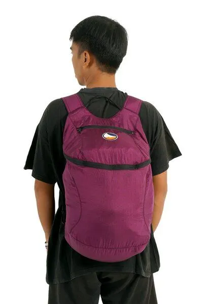 Ticket to the Moon Ticket to the Moon Ultraleicht Rucksack "Backpack Plus" (25l) aus upcyceltem Nylon, Pflaume, – Produktbild 1 von 4