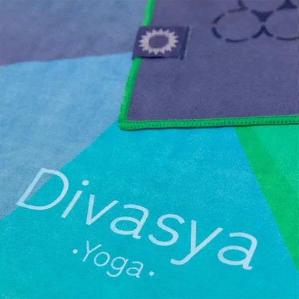 Divasya Divasya Rutschfestes Yoga Handtuch im 2er-Set | Mattenauflage & Gesichtshandtuch, Blau-grün, – Produktbild 2 von 3