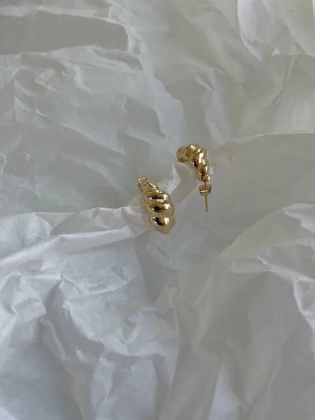 noemvri fashion label noemvri fashion label Croissant Creolen big, Gold, – Produktbild 3 von 4