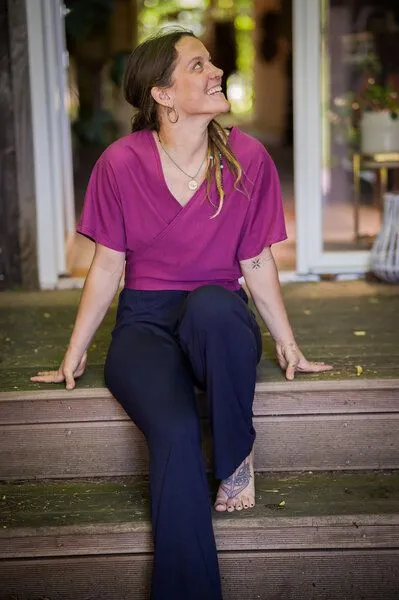 YogiLiebe YogiLiebe Wickelshirt „Ananda“ aus Bio-Baumwolle – beidseitig tragbar & nachhaltig gefertigt, Navy blue, – Produktbild 2 von 4