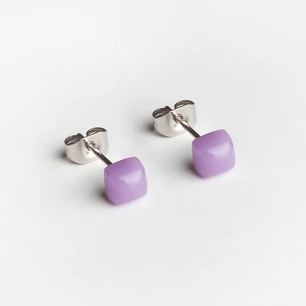 ALEXASCHA ALEXASCHA Winzige Ohrstecker aus recyceltem Glas 4mm, Lavendel, – Produktbild 1 von 4