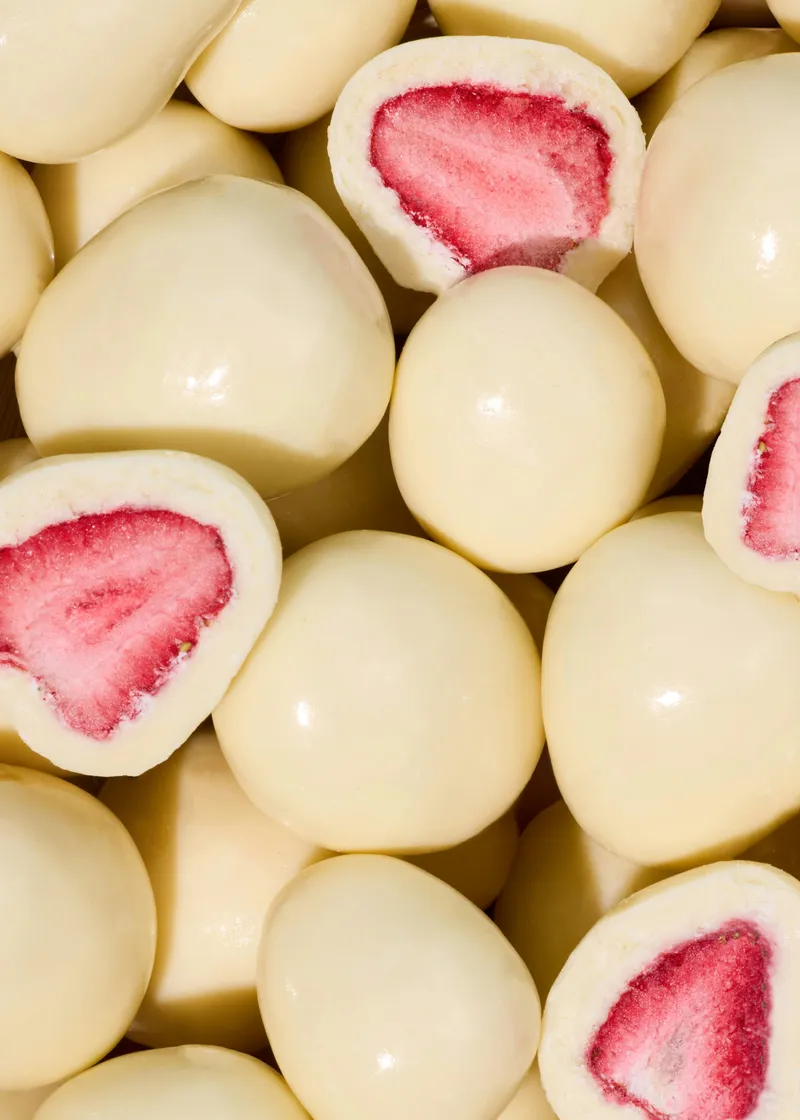 KoRo Gefriergetrocknete Erdbeeren in weißer Schokolade 1 kg – Produktbild 2 von 5