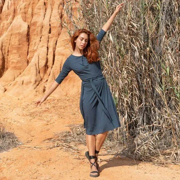WiDDA berlin WiDDA berlin Wickelkleid in Rauchblau – Produktbild 3 von 4