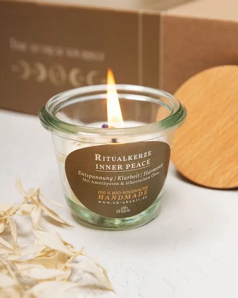 Oh Shanti Oh Shanti Aroma Kerze mit getrockneten Lavendelblüten & Amethyst-Splitter – Produktbild 1 von 4